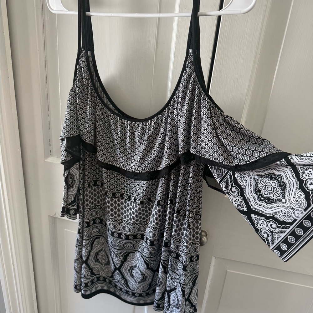 White House Black Market Black and White Cold Shoulder Top - Picture 3 of 4